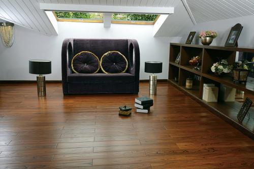 多层木地板2.jpg 多层木地板2.jpg